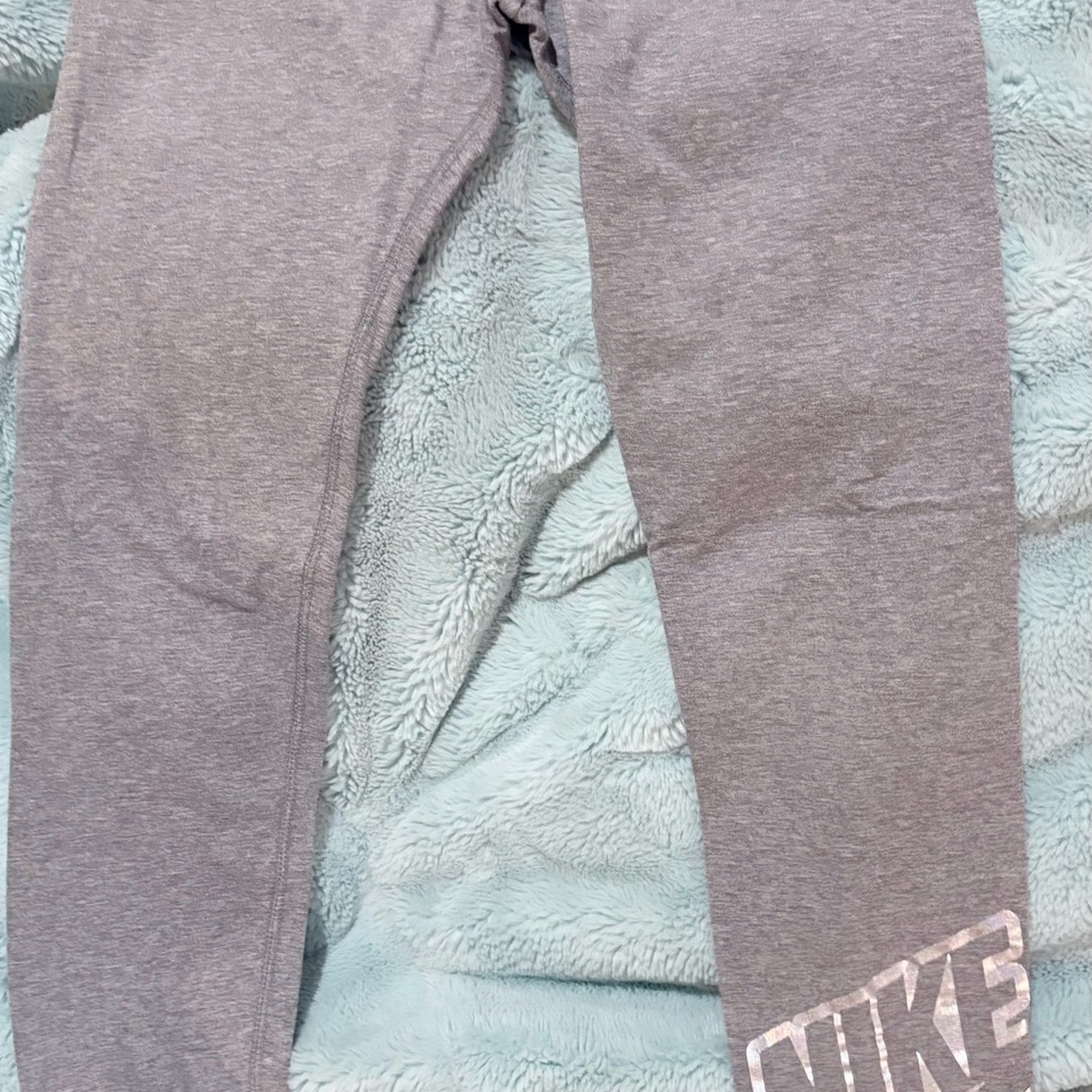 Nike Girls' Light Heather Gray Leggings with Metallic Logo